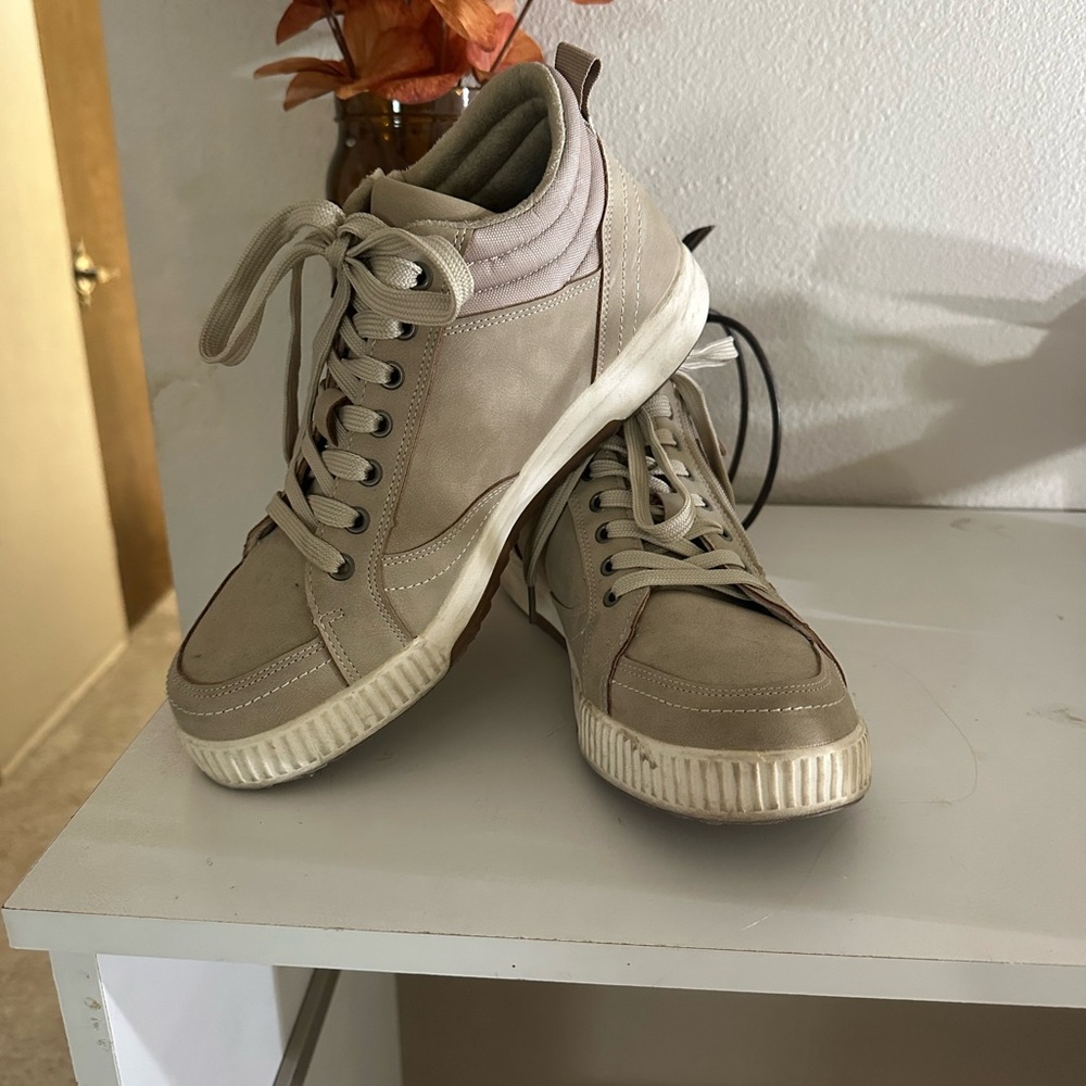 Maurices Tan and Cream Women's Sneakers